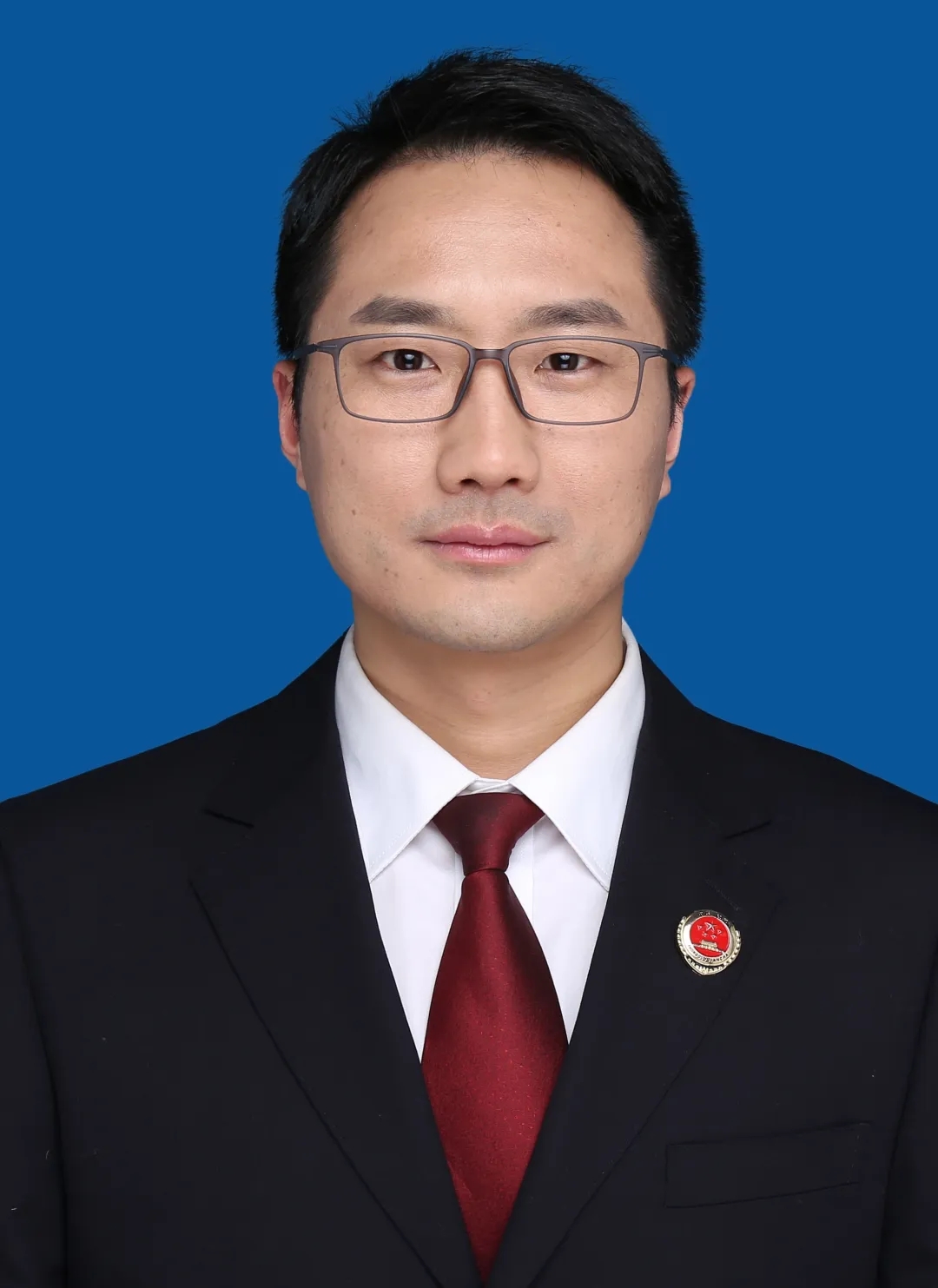 今天,1个集体、1名个人分获五一劳动奖状、奖章